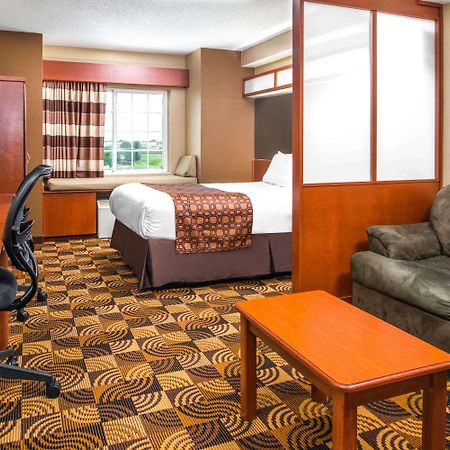 Microtel Inn & Suites Линкълн Екстериор снимка