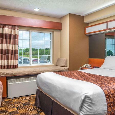 Microtel Inn & Suites Линкълн Екстериор снимка