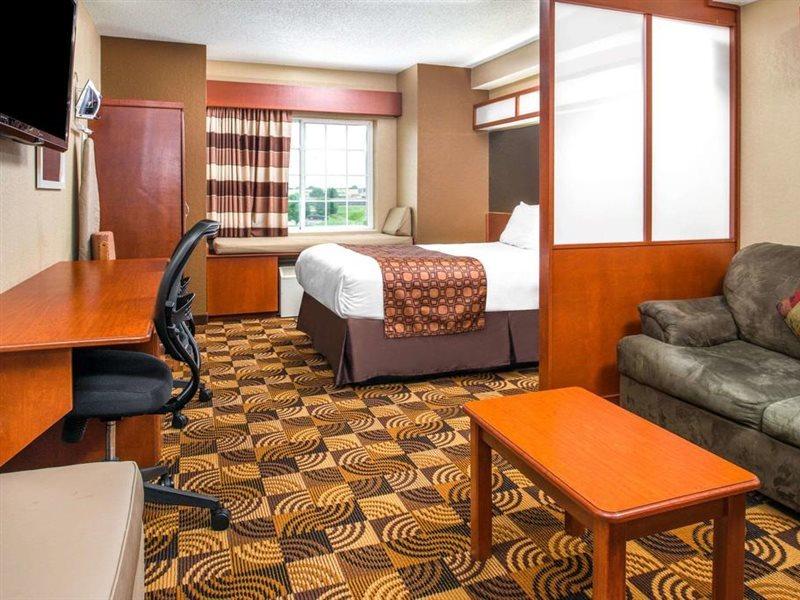 Microtel Inn & Suites Линкълн Екстериор снимка