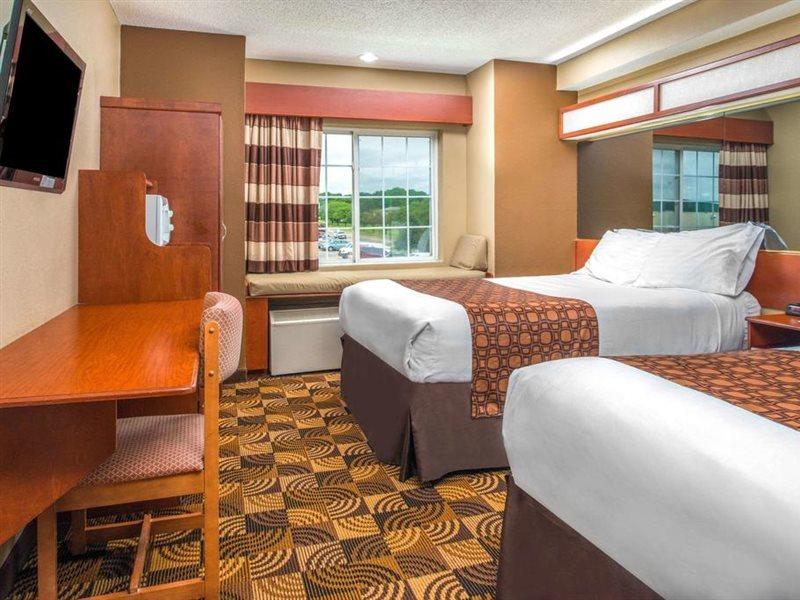 Microtel Inn & Suites Линкълн Екстериор снимка