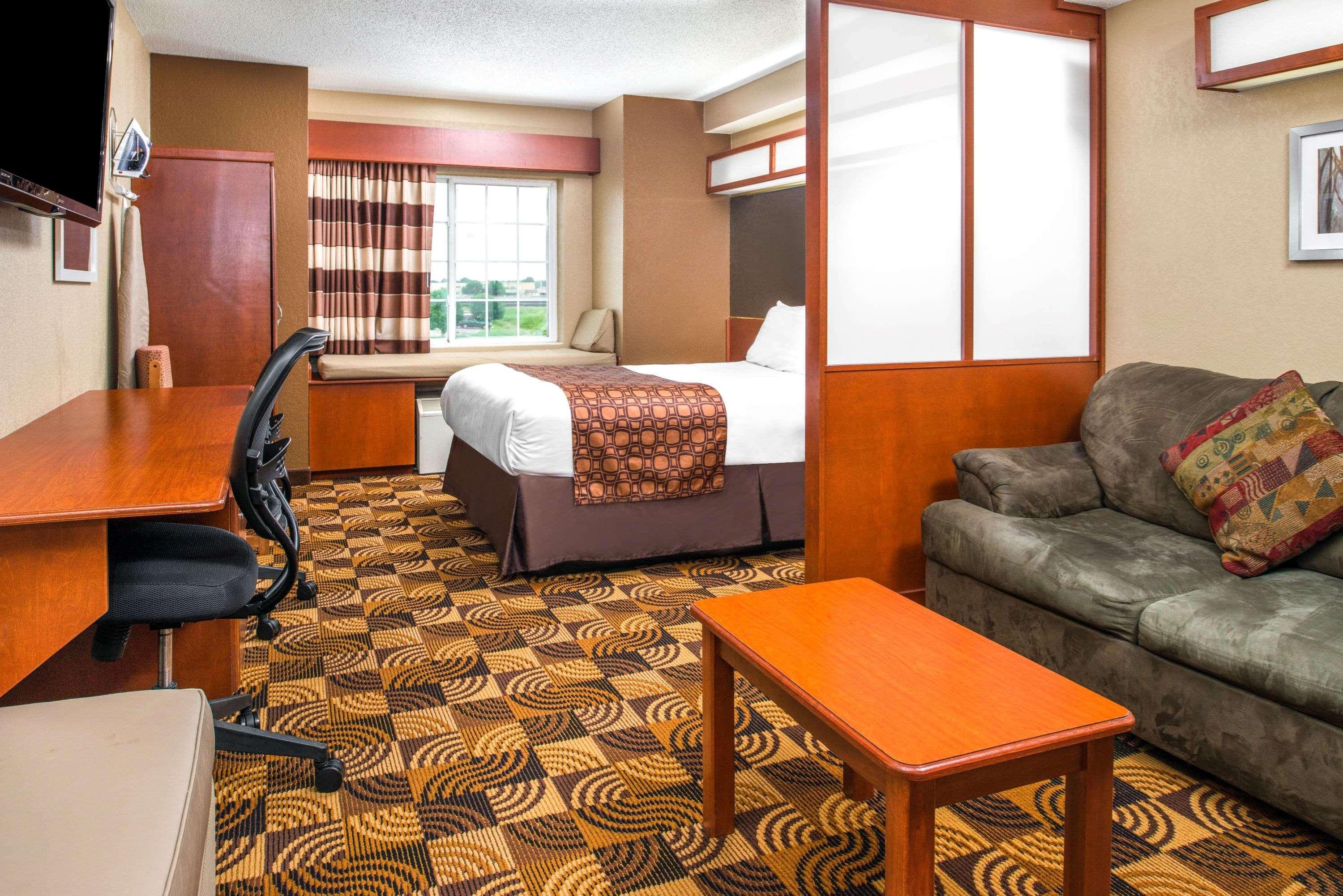 Microtel Inn & Suites Линкълн Екстериор снимка