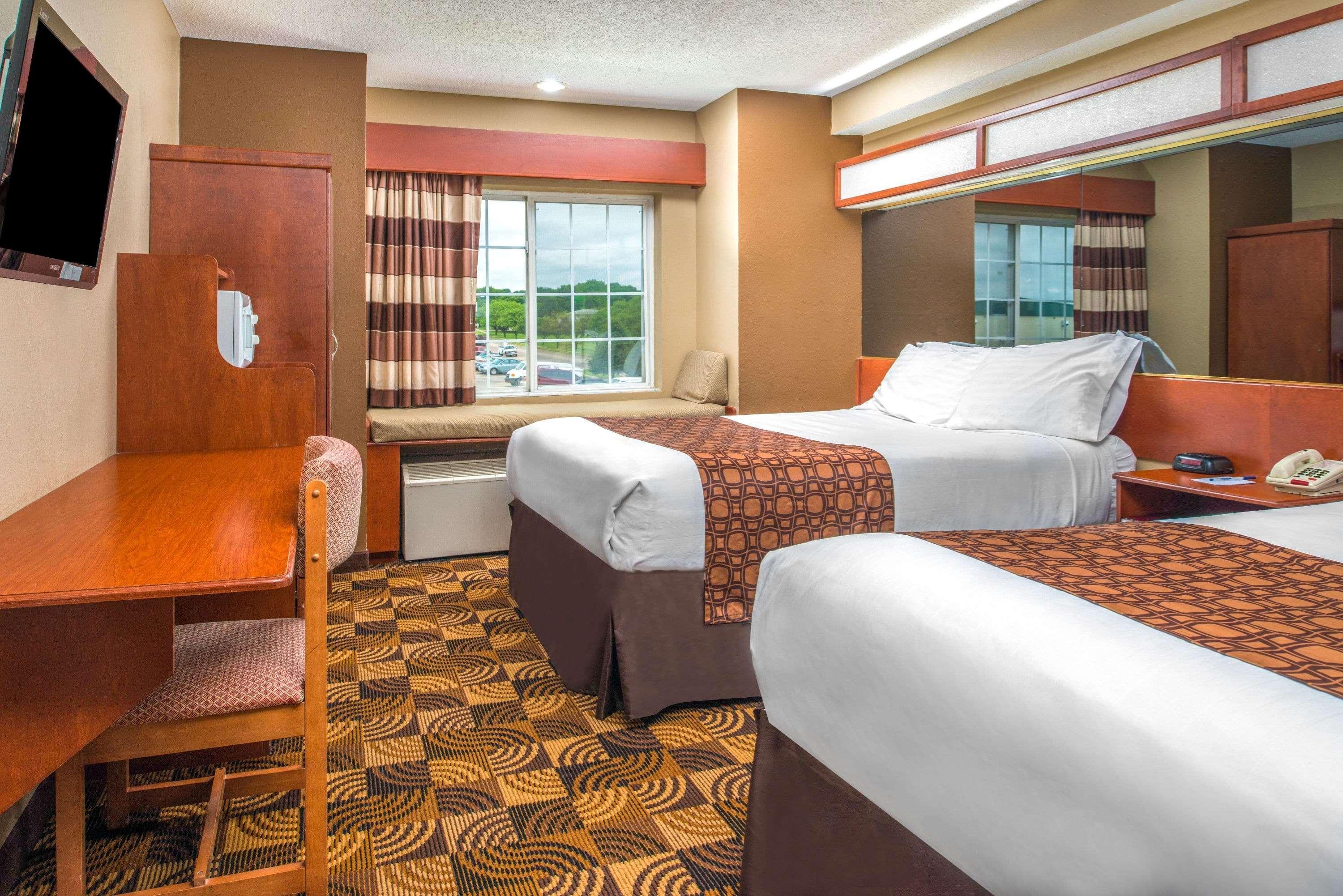 Microtel Inn & Suites Линкълн Екстериор снимка
