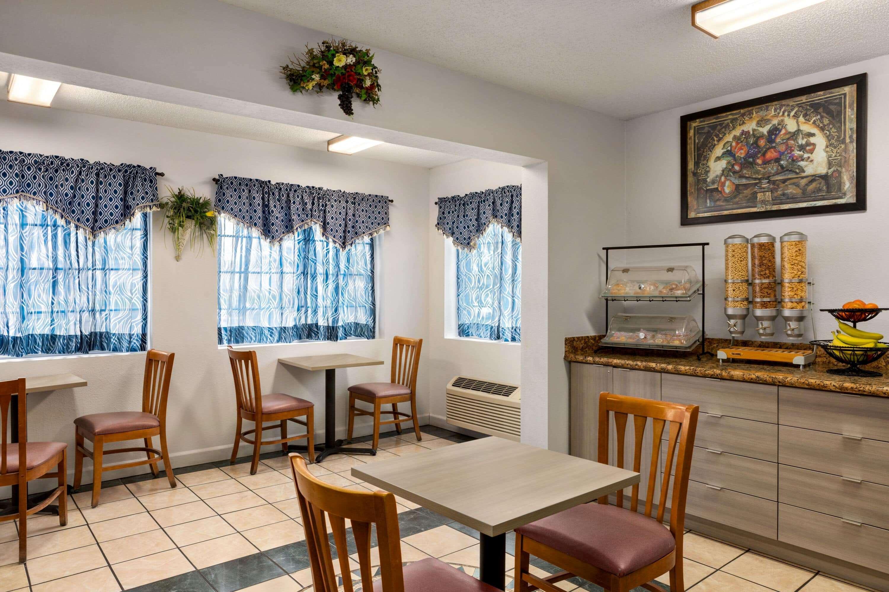 Microtel Inn & Suites Линкълн Екстериор снимка