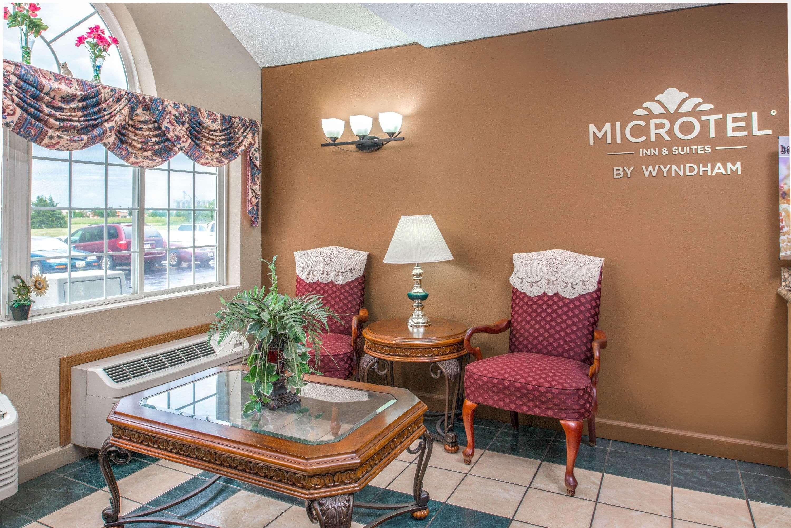 Microtel Inn & Suites Линкълн Екстериор снимка
