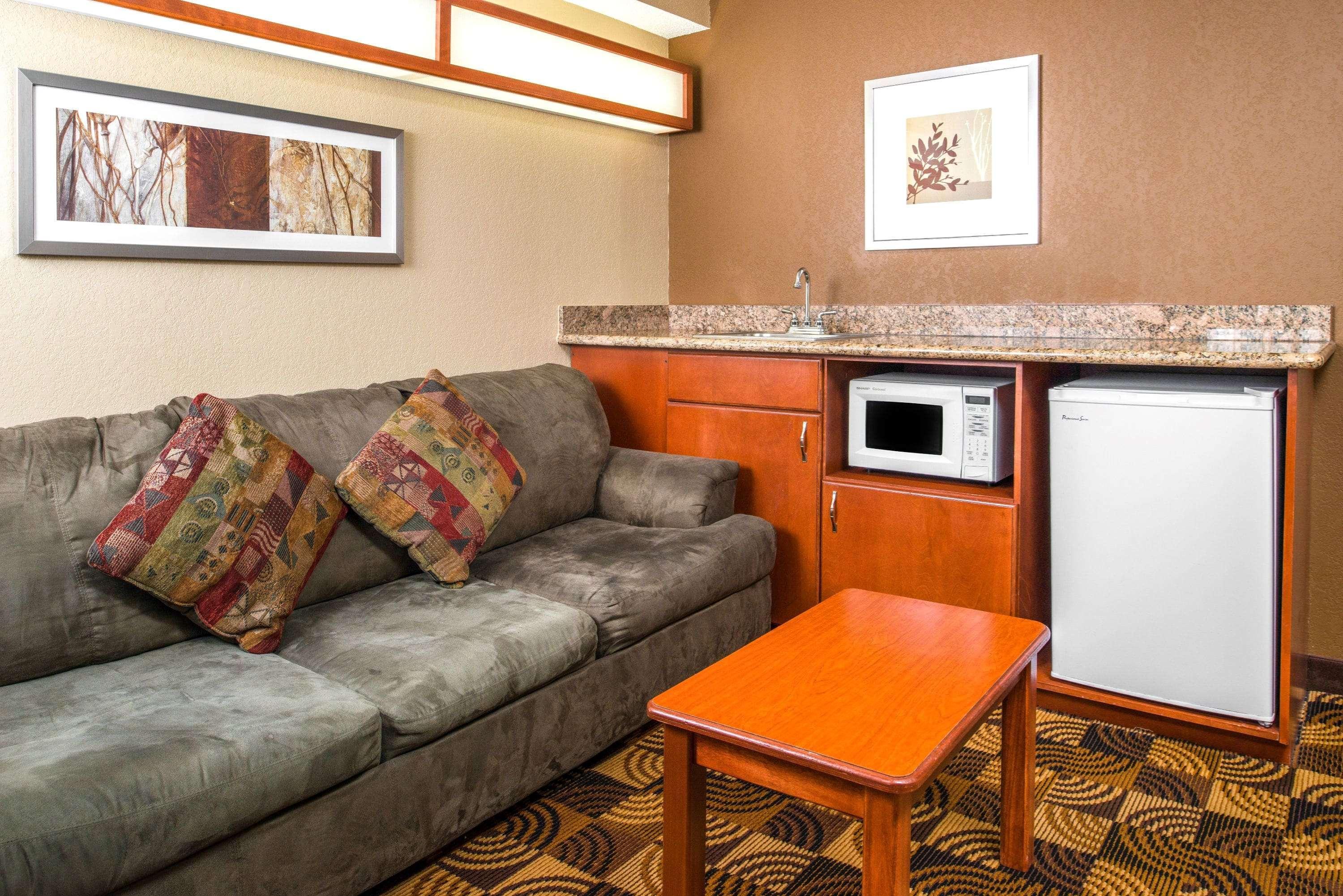 Microtel Inn & Suites Линкълн Екстериор снимка
