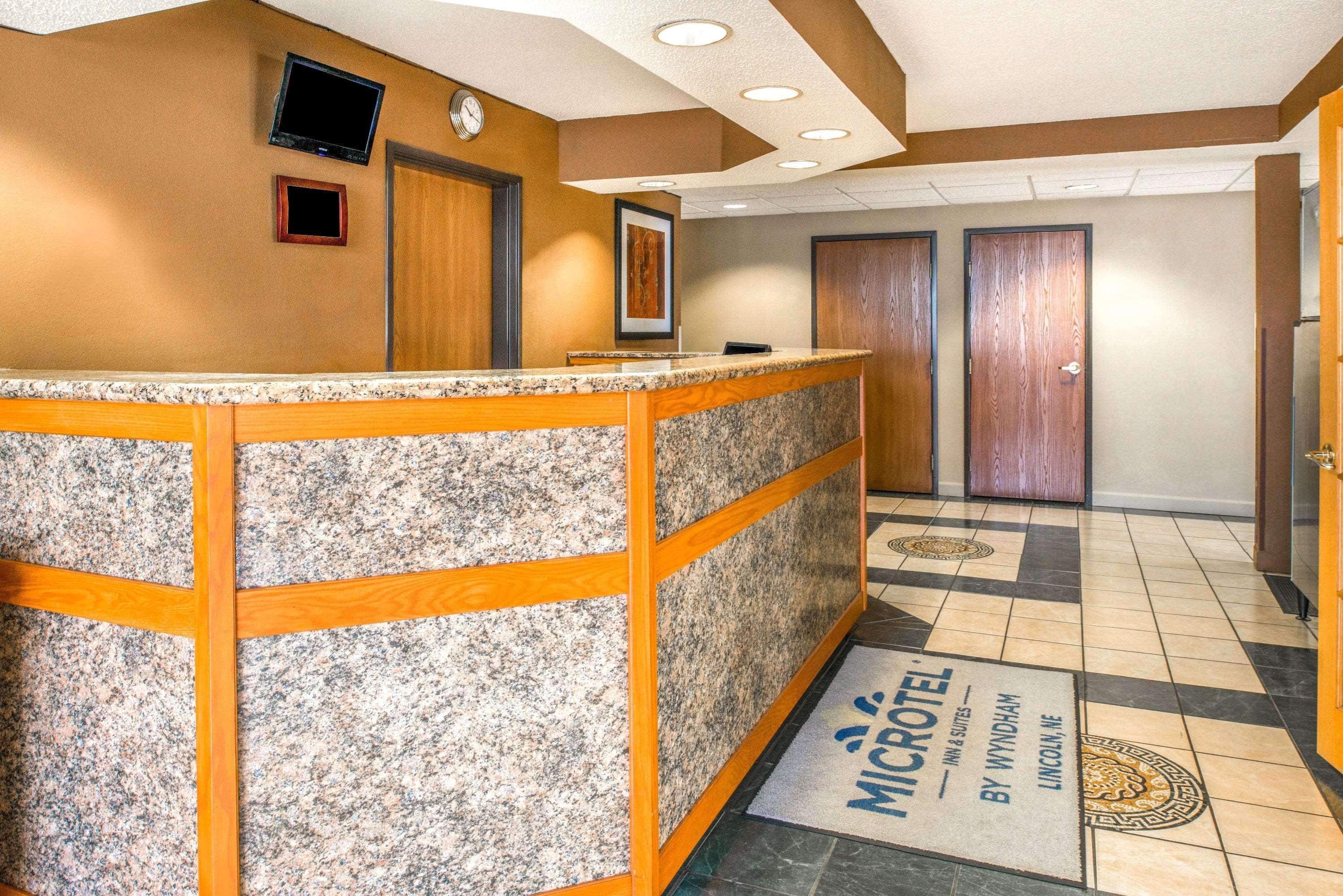 Microtel Inn & Suites Линкълн Екстериор снимка